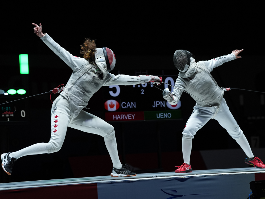 準決勝での戦い （右）上野選手
©公益社団法人日本フェンシング協会